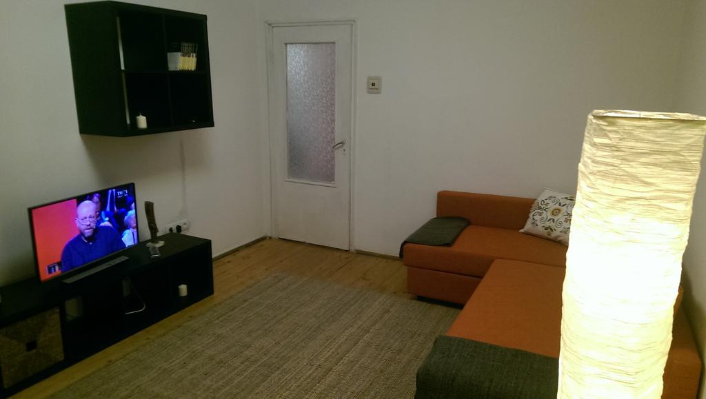 Ch4 Apartment Mediaş Стая снимка